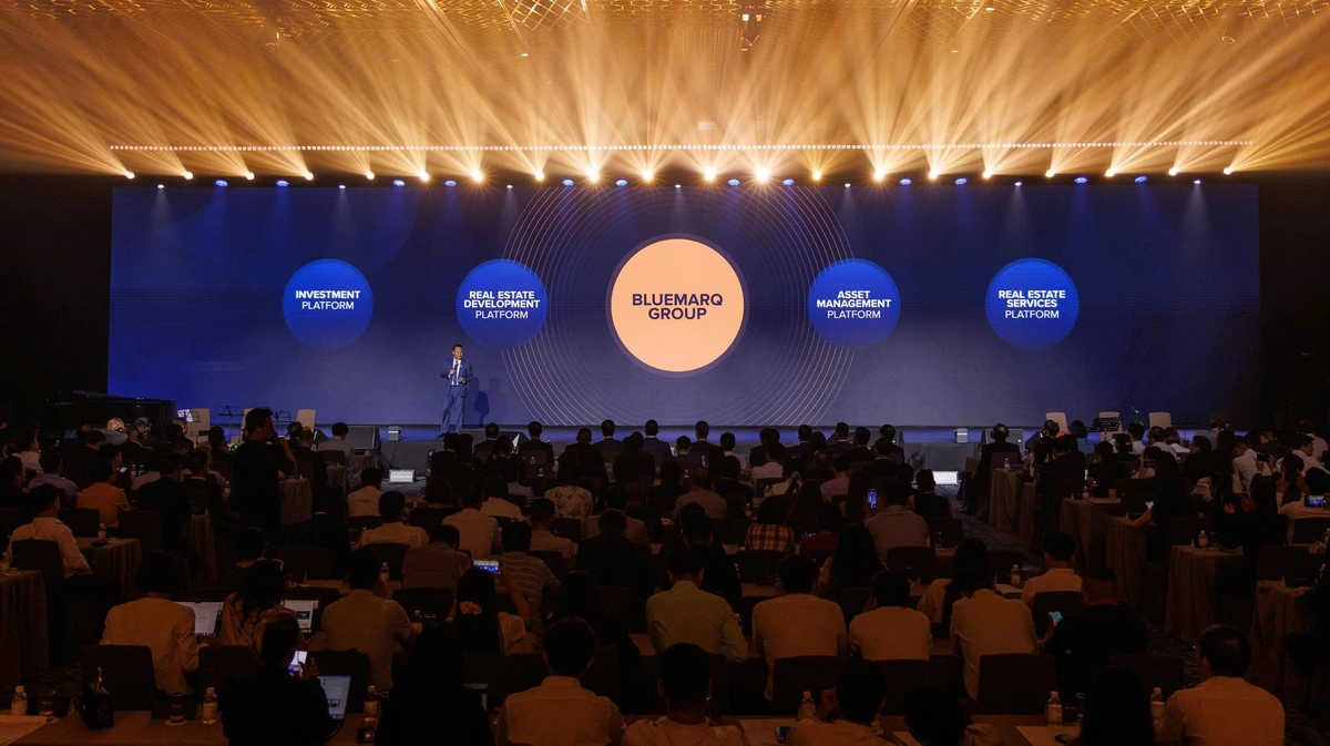Nghi thức trao huy hiệu tại Đất Xanh tái cấu trúc toàn diện thành BLUEMARQ Group